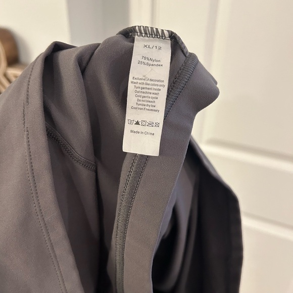 SOLD- Depop. Sports bra/crop tank - Picture 2 of 2